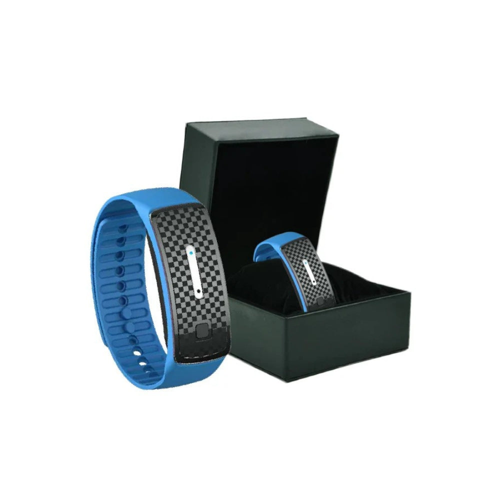 Braccialetto a ultrasuoni PURE PULSE blu indossato al polso per drenaggio linfatico e circolazione